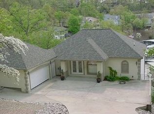 748 Eagle Dr, Four Seasons, MO 65049