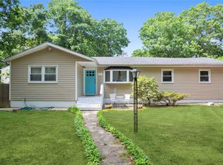 53 Queen Rd, Mastic Beach, NY 11951