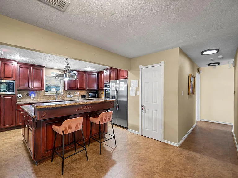 18718 Vickers Rd — Photo 12