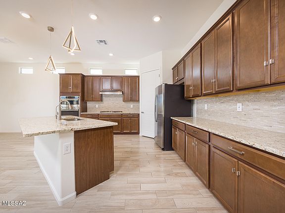 4th image of 10720 N Iron Peak Dr
