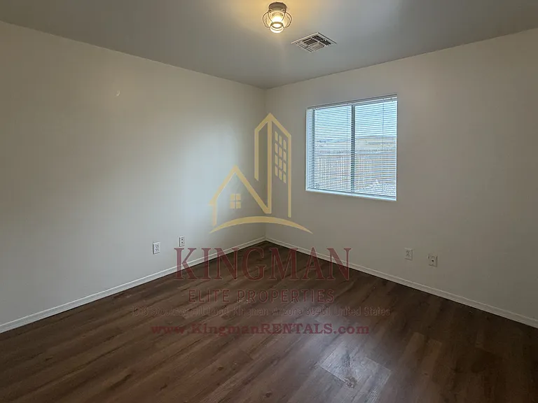 2627 Wallapai Ave — Photo 5