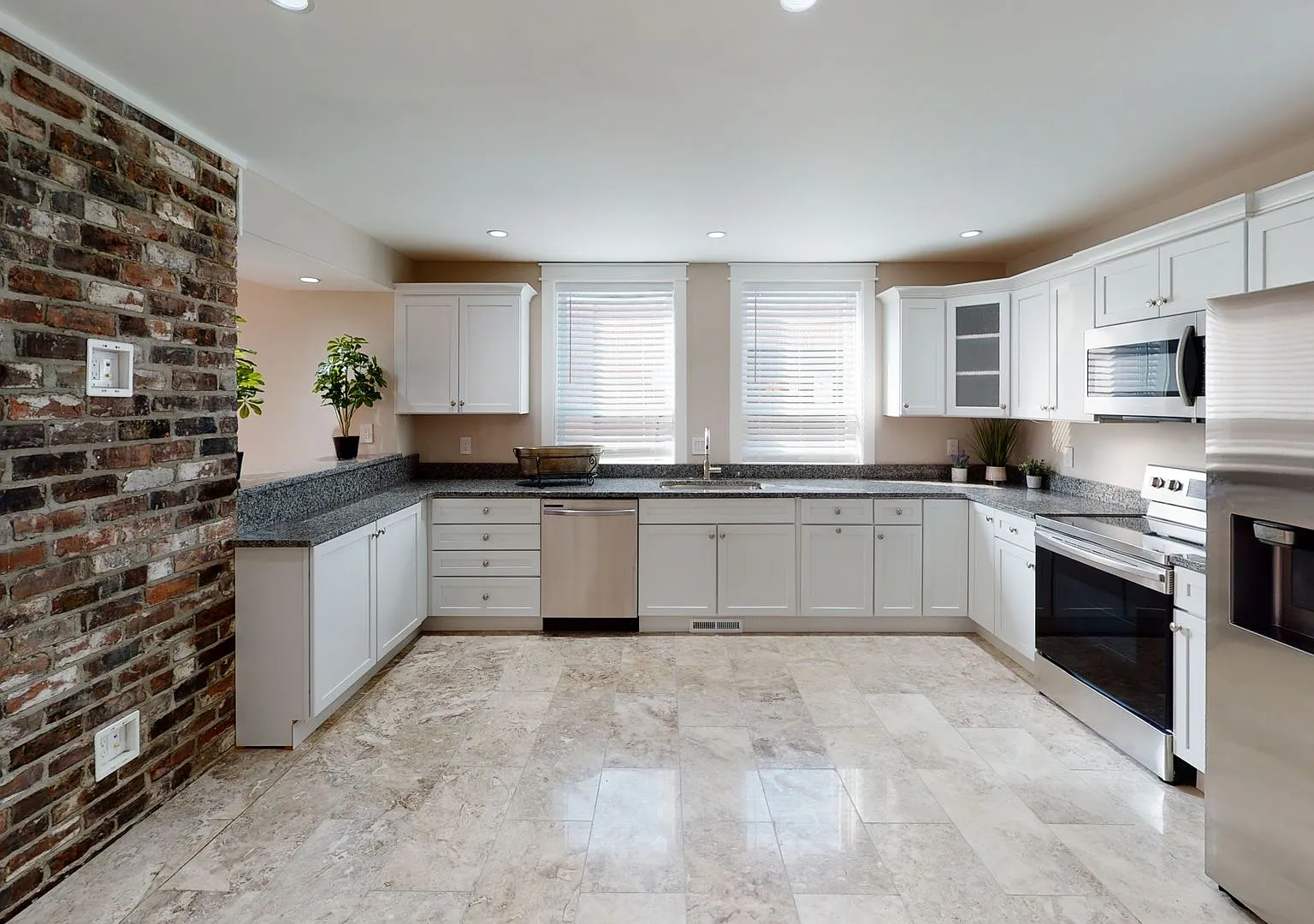 Waitlist for Aug2027Jul2028 Now Open! | 5BR/3BA in Fort Sanders | Off-Campus Housing — Photo 2