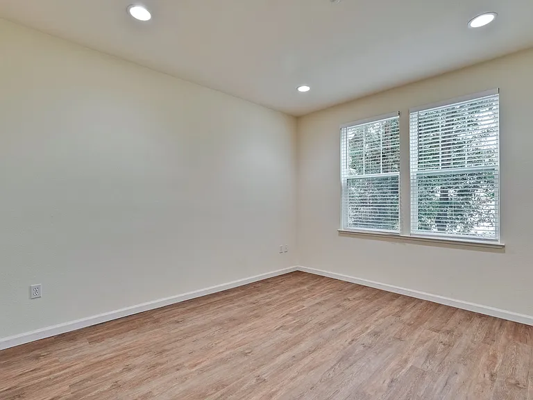 Encinal Place Apartments — Photo 30
