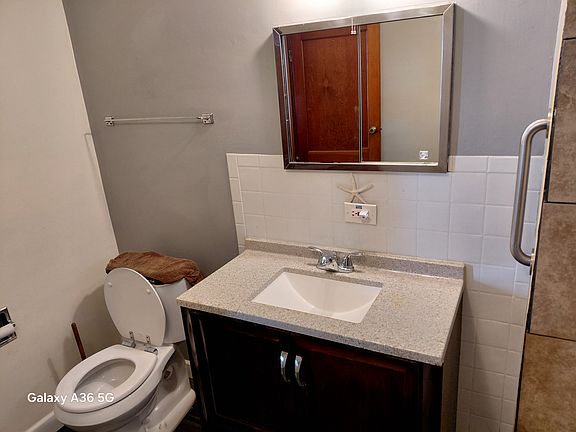 4th image of 3431 Sackett Ave Unit 1