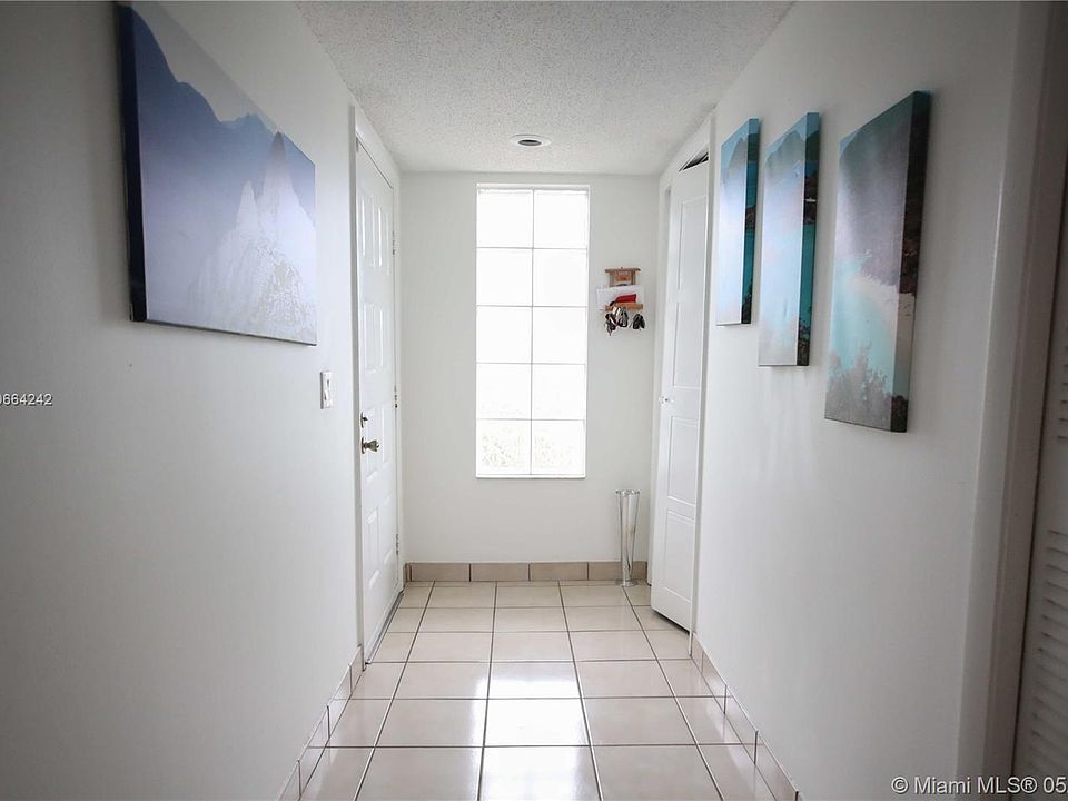 1st image of 341 Lakeview Dr APT 202