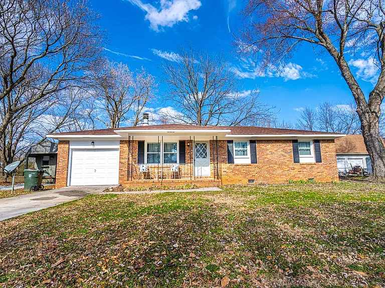 121 Forrest Dr — Photo 33