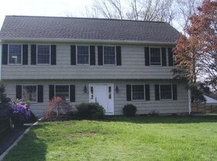 28 Kenilworth Dr, Stamford, CT 06902