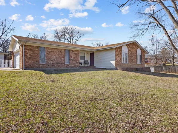 604 Elmhurst Dr, Saint Charles, MO 63301