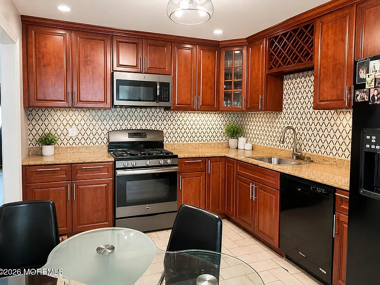 58 Thorne Ln — Photo 7