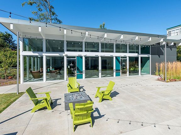 Courtyard Lounge + Fireplace