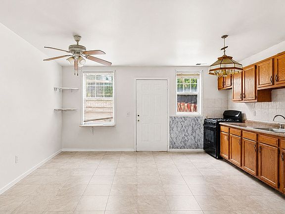 4th image of 320 Snediker Ave