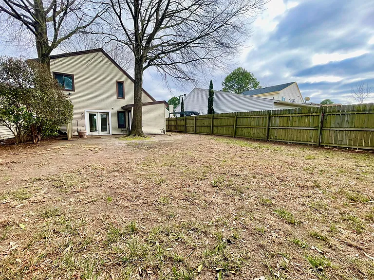 1723 Rueger St — Photo 37