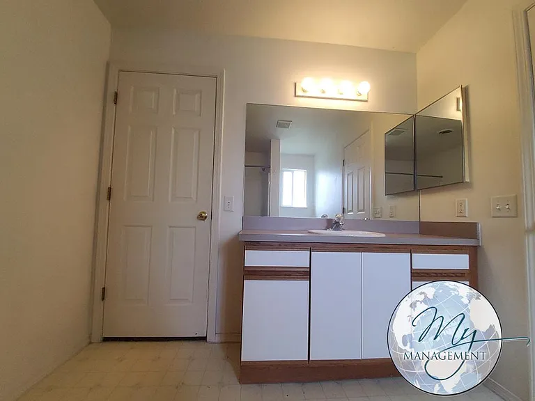 3 bed, 2.0 bath, 1180 sqft, $1,590 — Photo 11