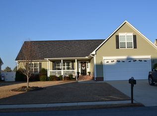 813 Camwheel Dr, Hope Mills, NC 28348