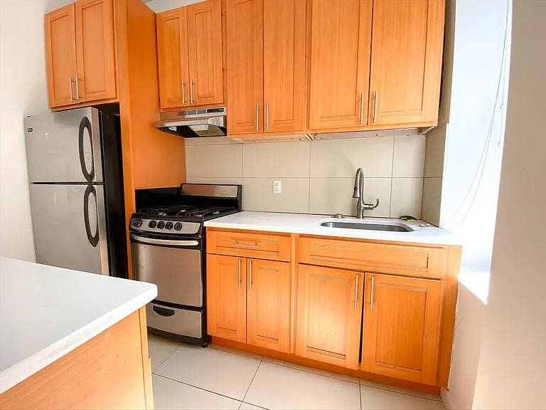 537 Lenox Ave #1 — Photo 1