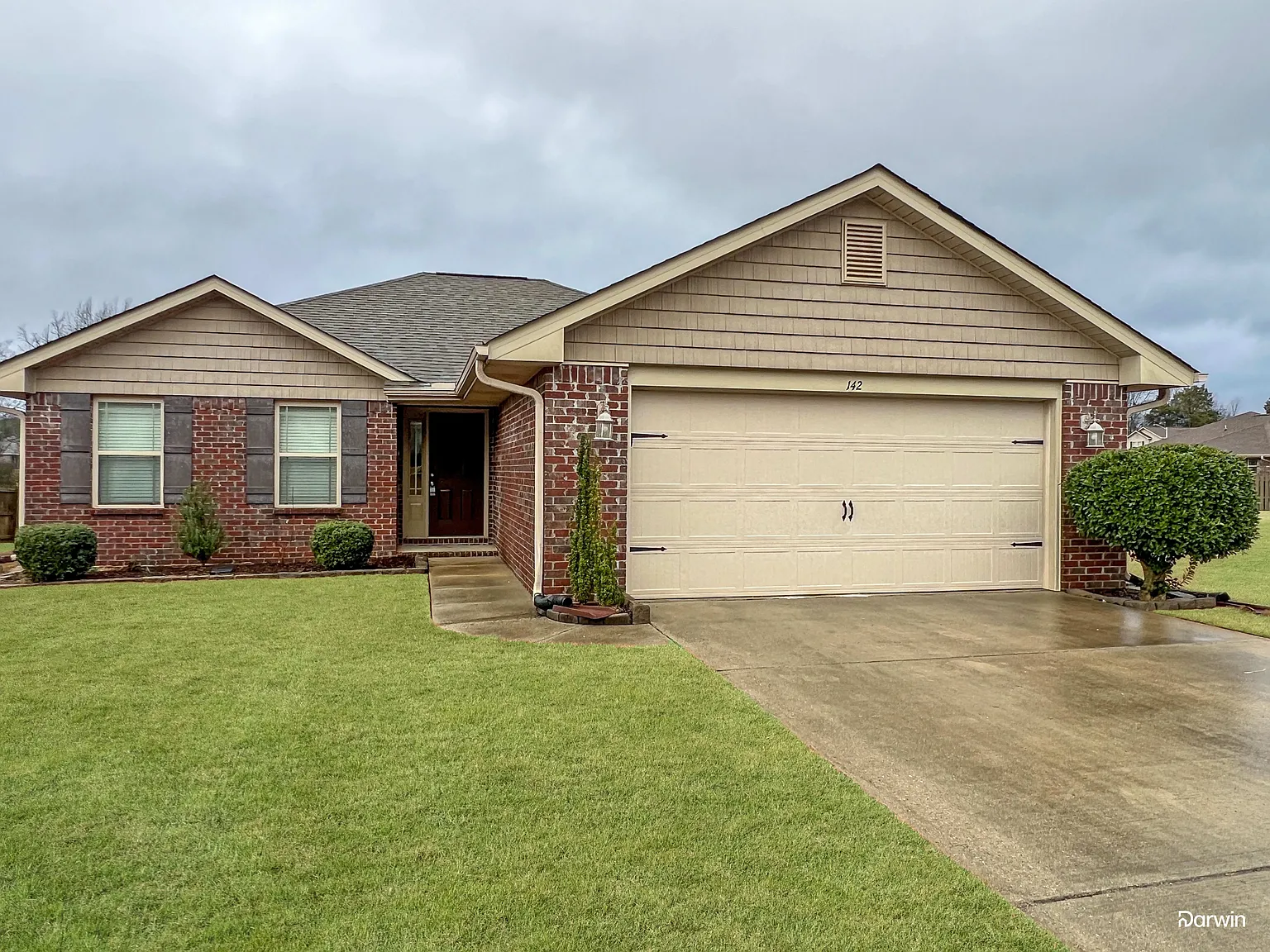 3 bed, 2.0 bath, 1306 sqft, $2,060 — Photo 1
