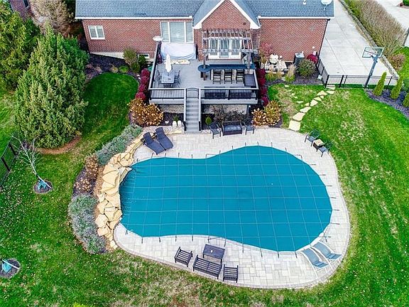 4th image of 45 Royal Highlands Dr