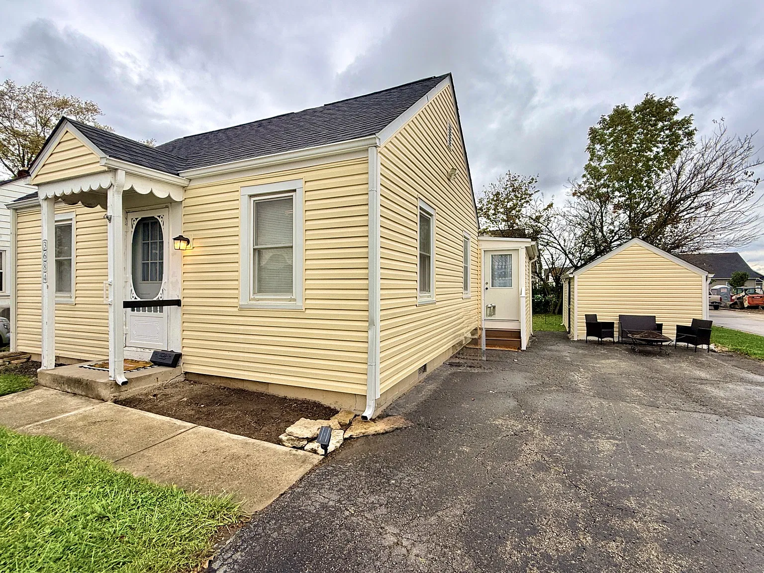 3 bed, 714 sqft, $1,575 — Photo 1