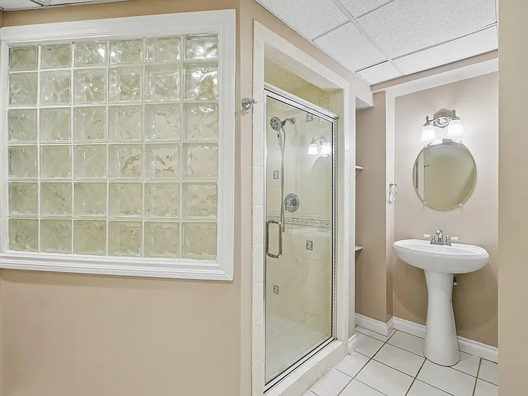 1819 Brookview Dr — Photo 64