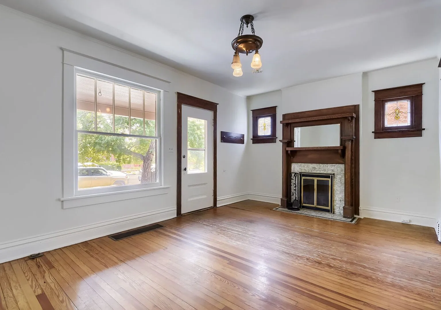 Location Location! Brick Townhome Located In The Highly Desirable Wash Park West Neighborhood! — Photo 2