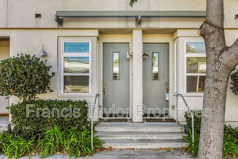 2 bed, 2.0 bath, 1205 sqft, $2,500 — Photo 3
