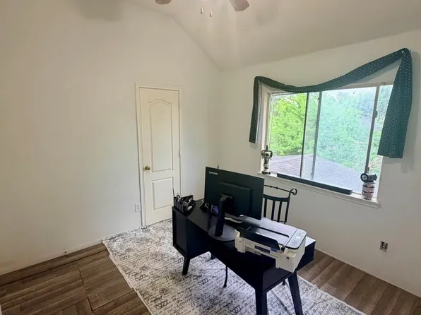 12815 Bonnie Ln, Stafford, TX 77477