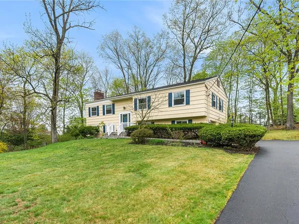 32 Burns Place, Briarcliff Manor, NY 10510