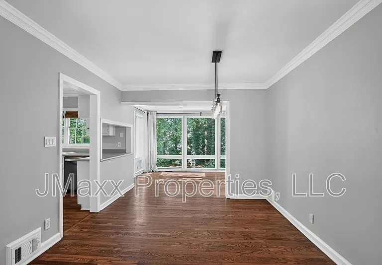 807 Cardova Dr NE — Photo 5