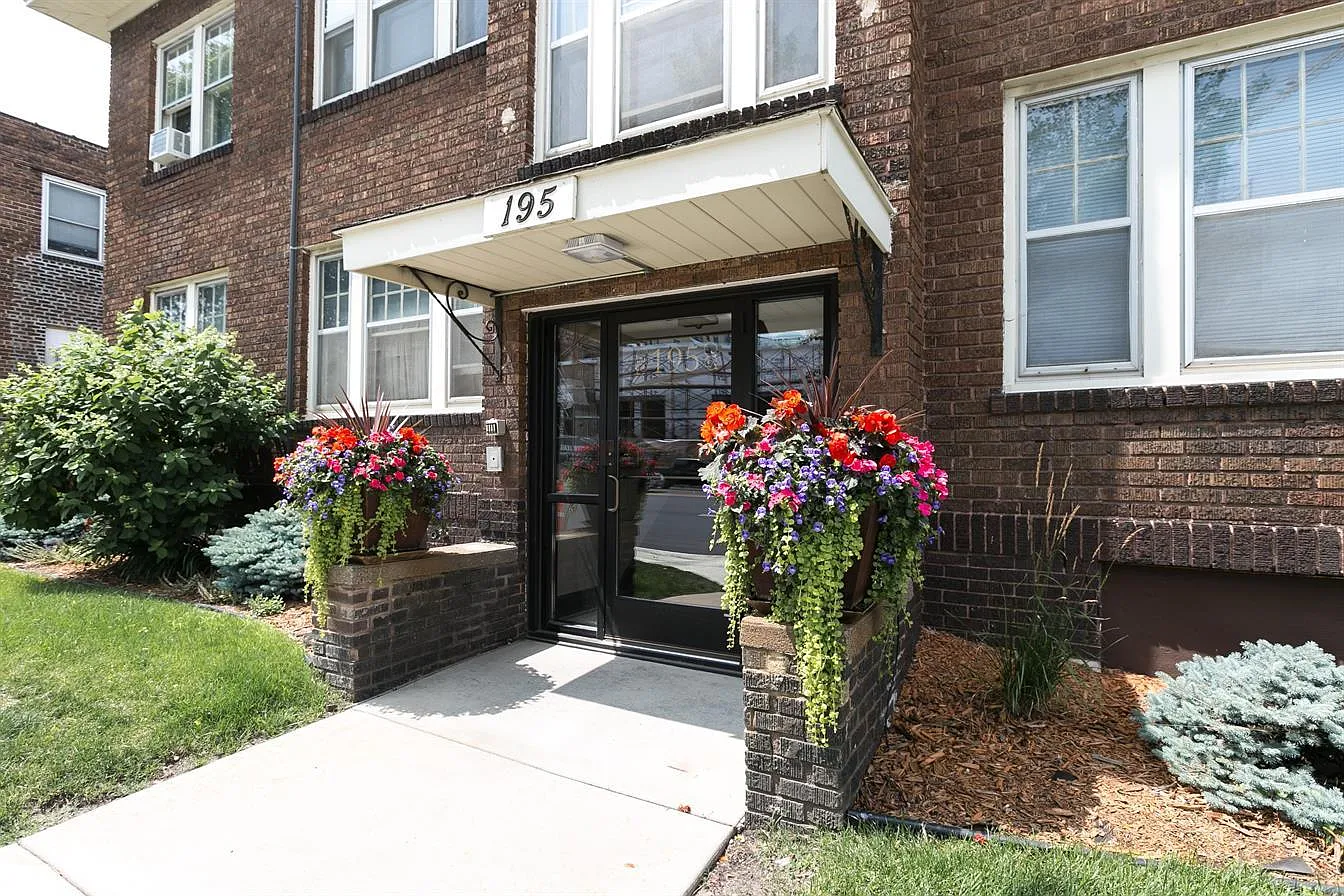 Snelling Villas — Photo 1