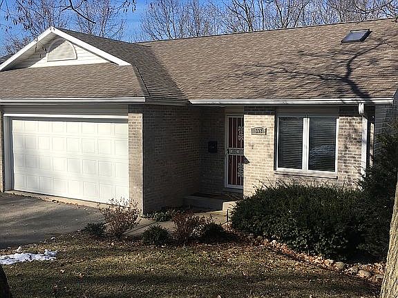 3rd image of 392 Country Club Dr