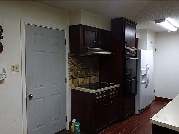 3rd image of 1009 Briarwood St