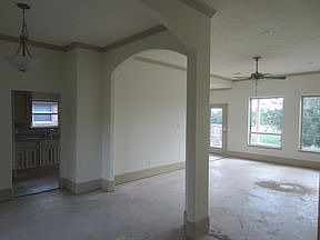 4th image of 3323 Broadmoor Dr