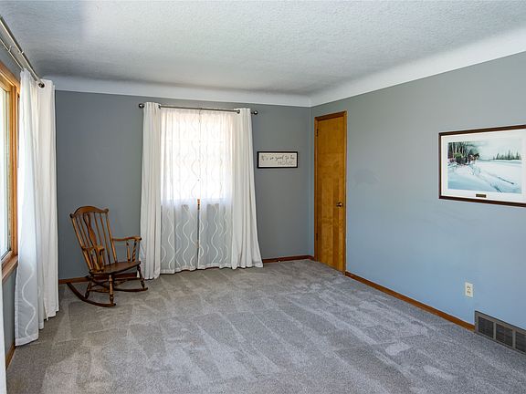 5th image of 321 SE 9th St