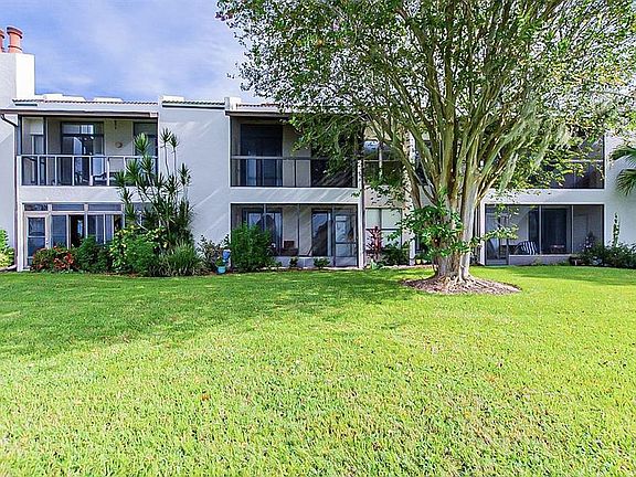 2nd image of 410 Laurel Cove Way