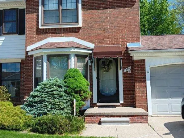 28091 Maple Forest Blvd W, Harrison Township, MI 48045