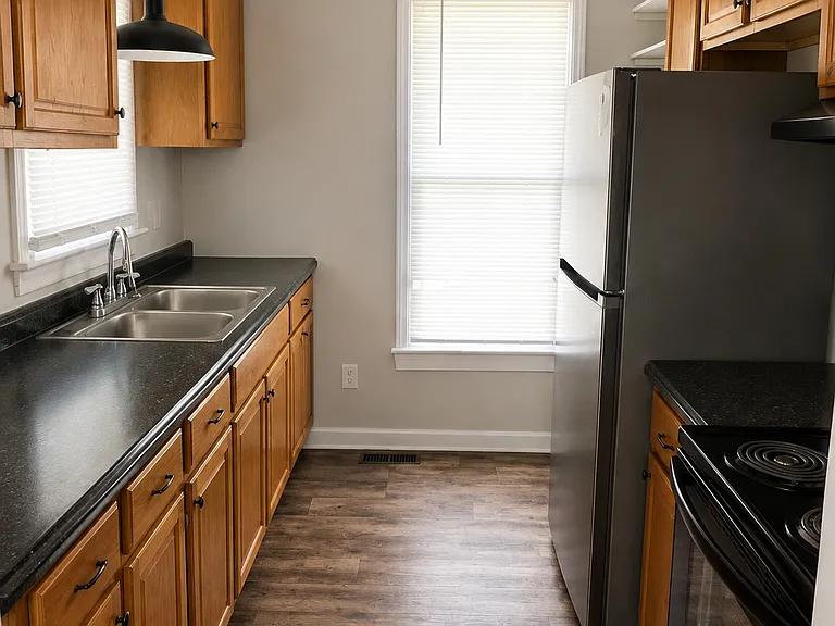 724 Salisbury Dr — Photo 4