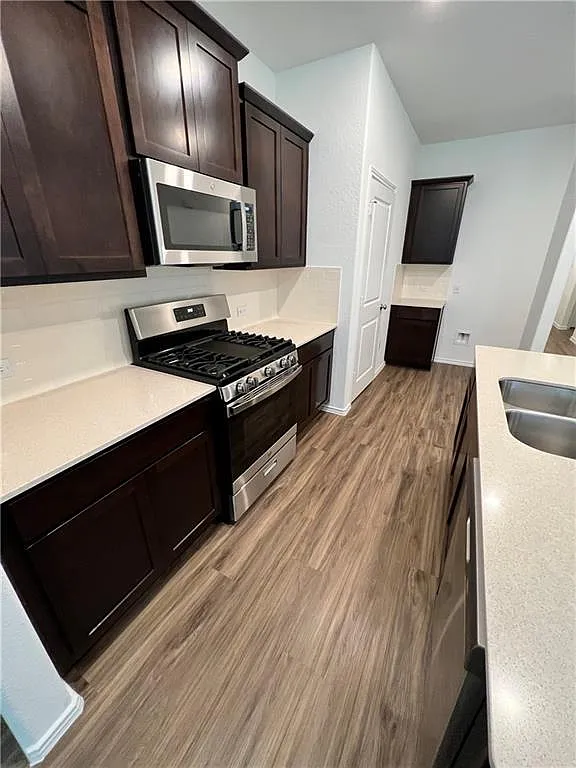 3 bed, 2.0 bath, 1312 sqft, $2,100 — Photo 4
