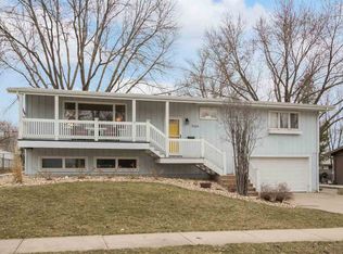 5116 Skyline Dr NW, Cedar Rapids, IA 52405