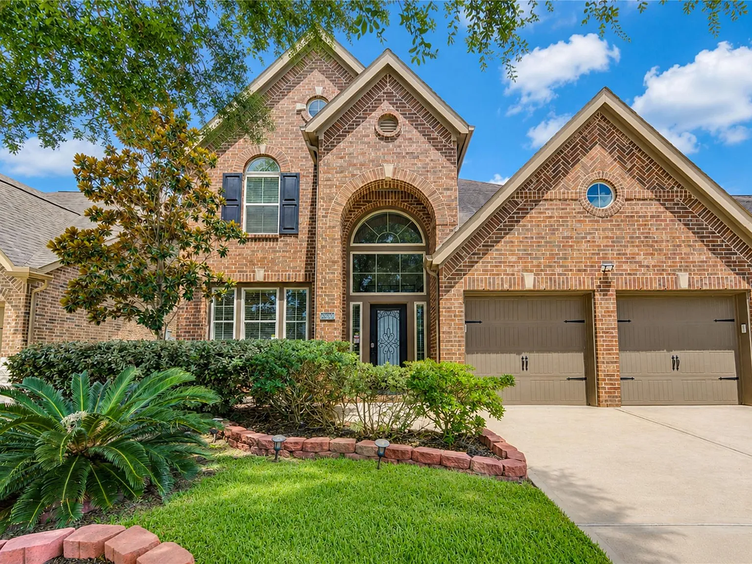 4 bed, 3.5 bath, 2950 sqft, $2,900 — Photo 1