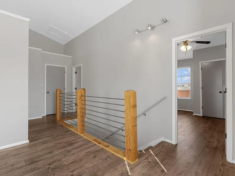 710 W Walnut St — Photo 5