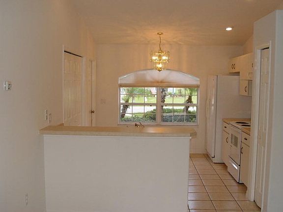 5th image of 60 Reidsville Dr