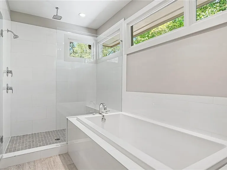 4373 Wieuca Rd NE — Photo 21