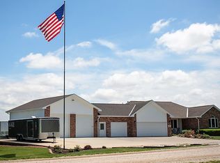 114 Continental Ln, Wahoo, NE 68066