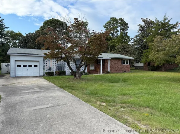 3610 Golfview Rd, Hope Mills, NC 28348