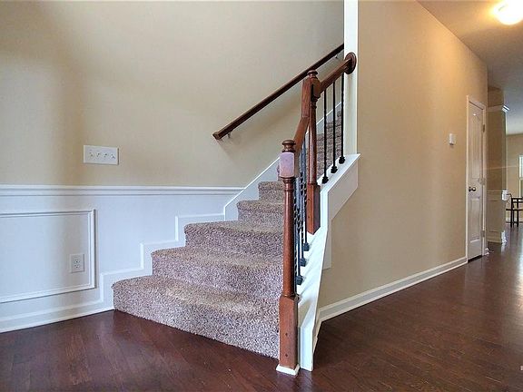 3rd image of 1009 Scotch Pine Way