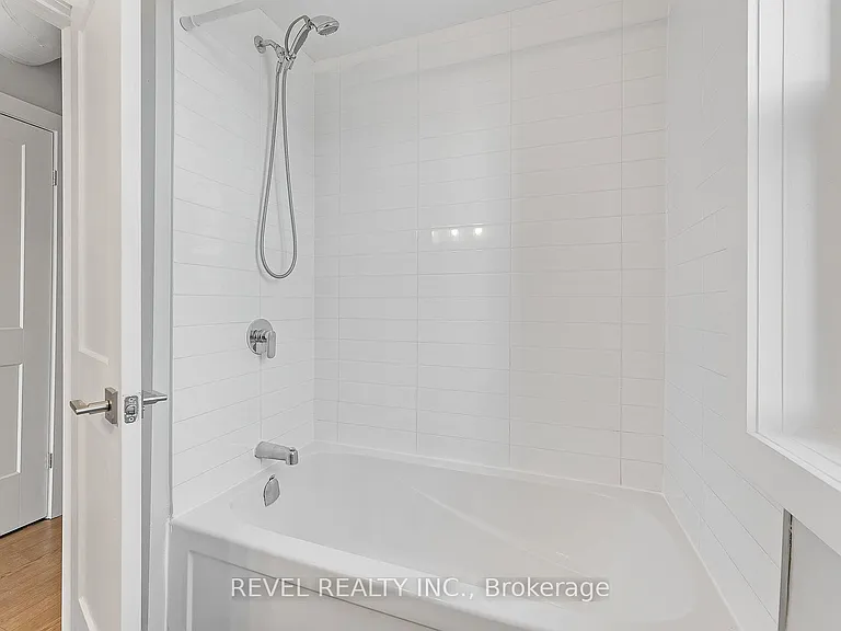 657 Barton St E #302 — Photo 31