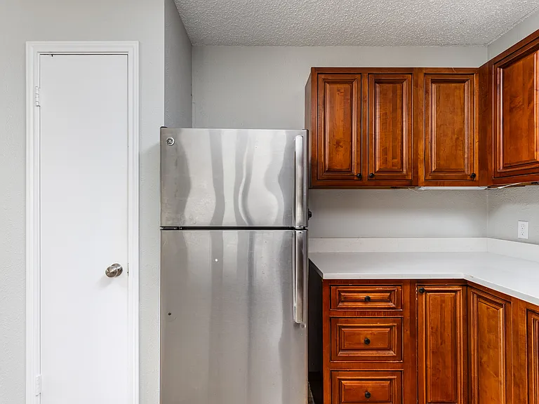 1803 Heatherglen Ln — Photo 32