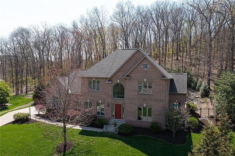 1st image of 124 Crystal Springs Dr