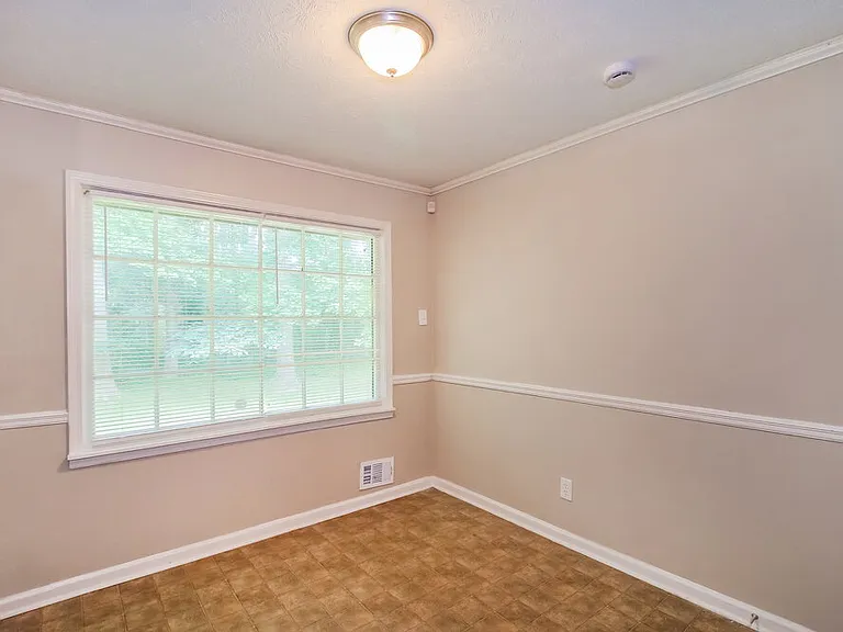 233 Lucan Way — Photo 8
