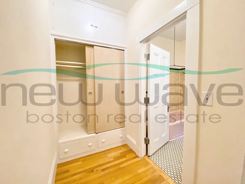 Studio, 375 sqft, $2,400 — Photo 4